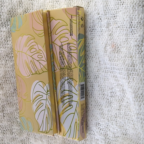 Violet Voss Pretty in Paradise All in One Face & Eye Shadow Palette, 14.2g/0.51o - Picture 8 of 9